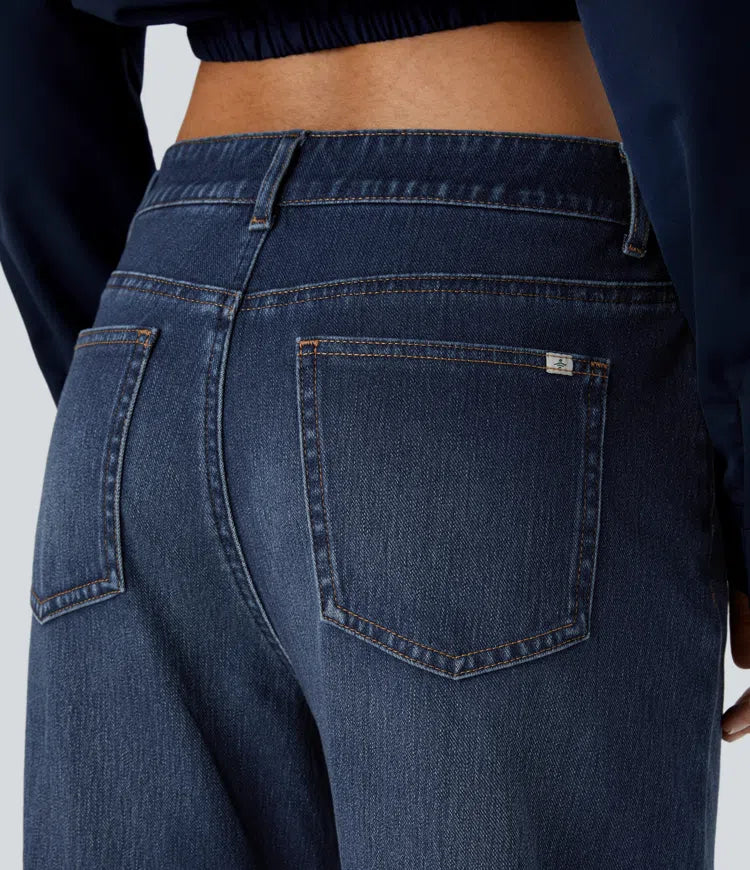 Casual, washed mom jeans in stretch knit denim with buttons, zip and multiple pockets