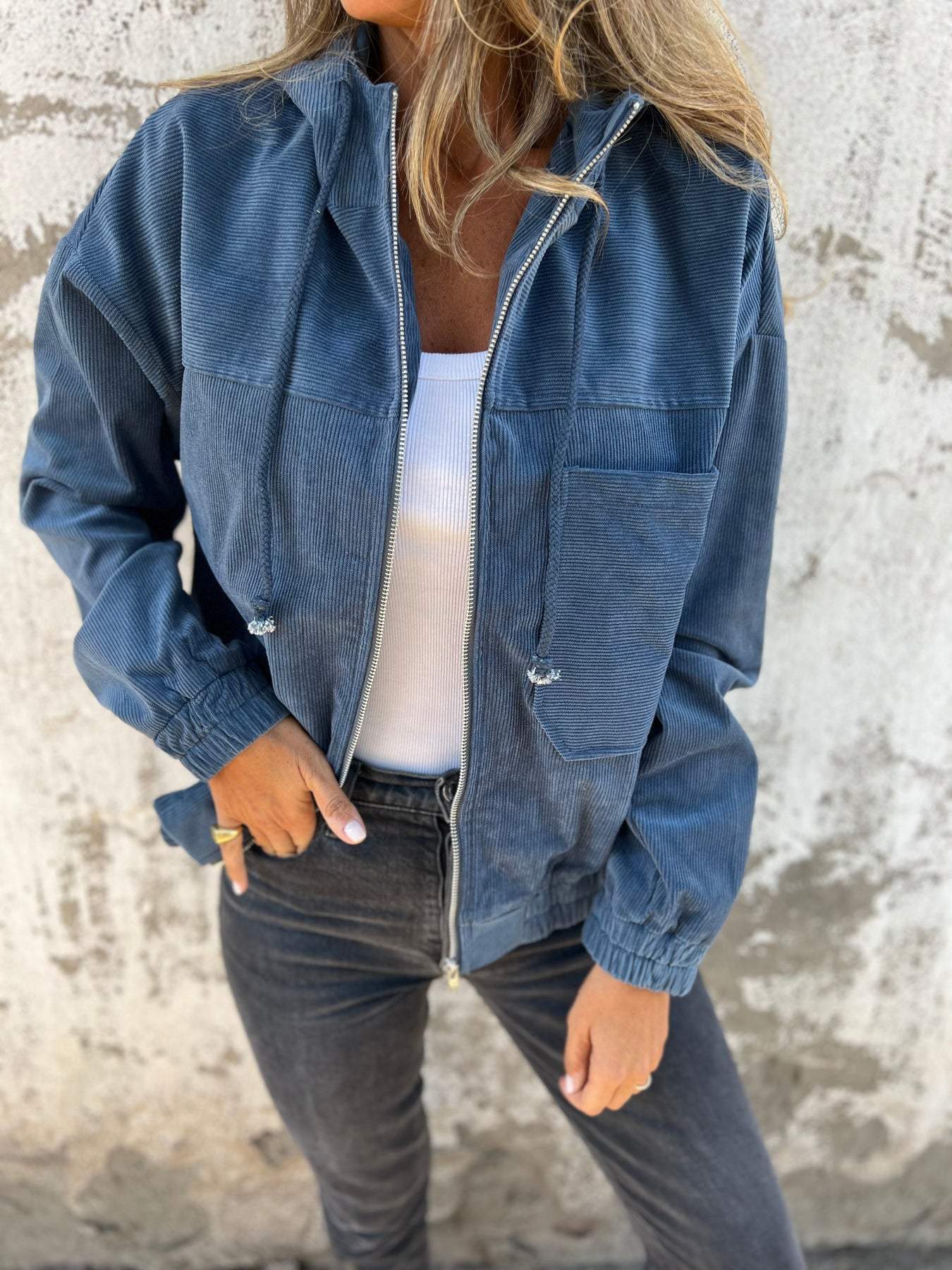 LILA – Casual jacket with hood and zipper