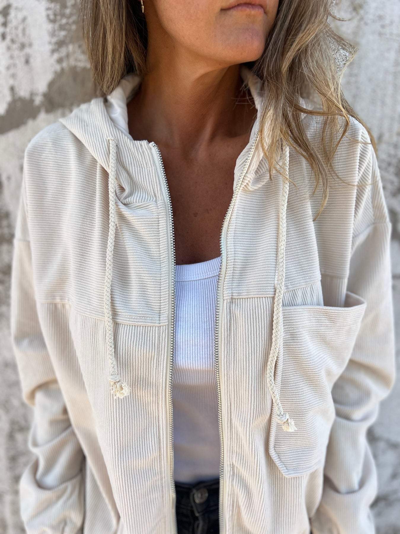 LILA – Casual jacket with hood and zipper