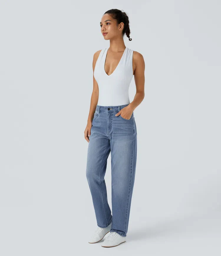 Casual, washed mom jeans in stretch knit denim with buttons, zip and multiple pockets