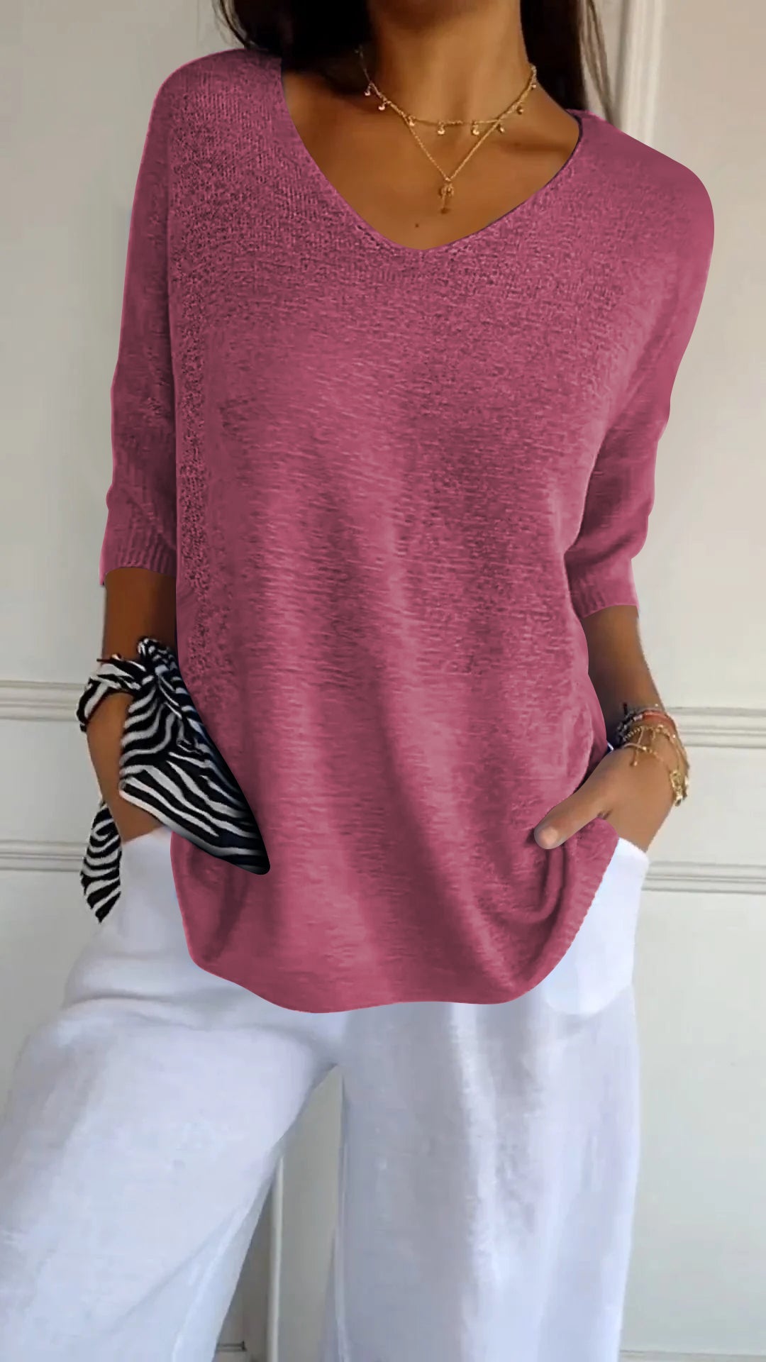 LUNA™ | Plain-colored knitted top with V-neckline