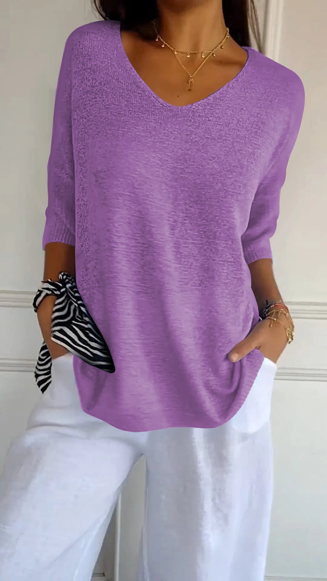 LUNA™ | Plain-colored knitted top with V-neckline