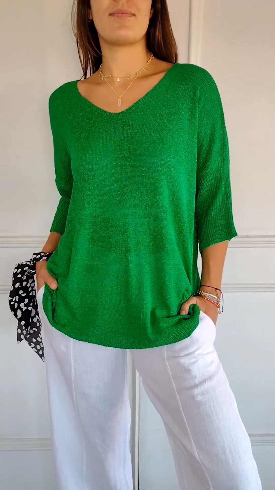 LUNA™ | Plain-colored knitted top with V-neckline