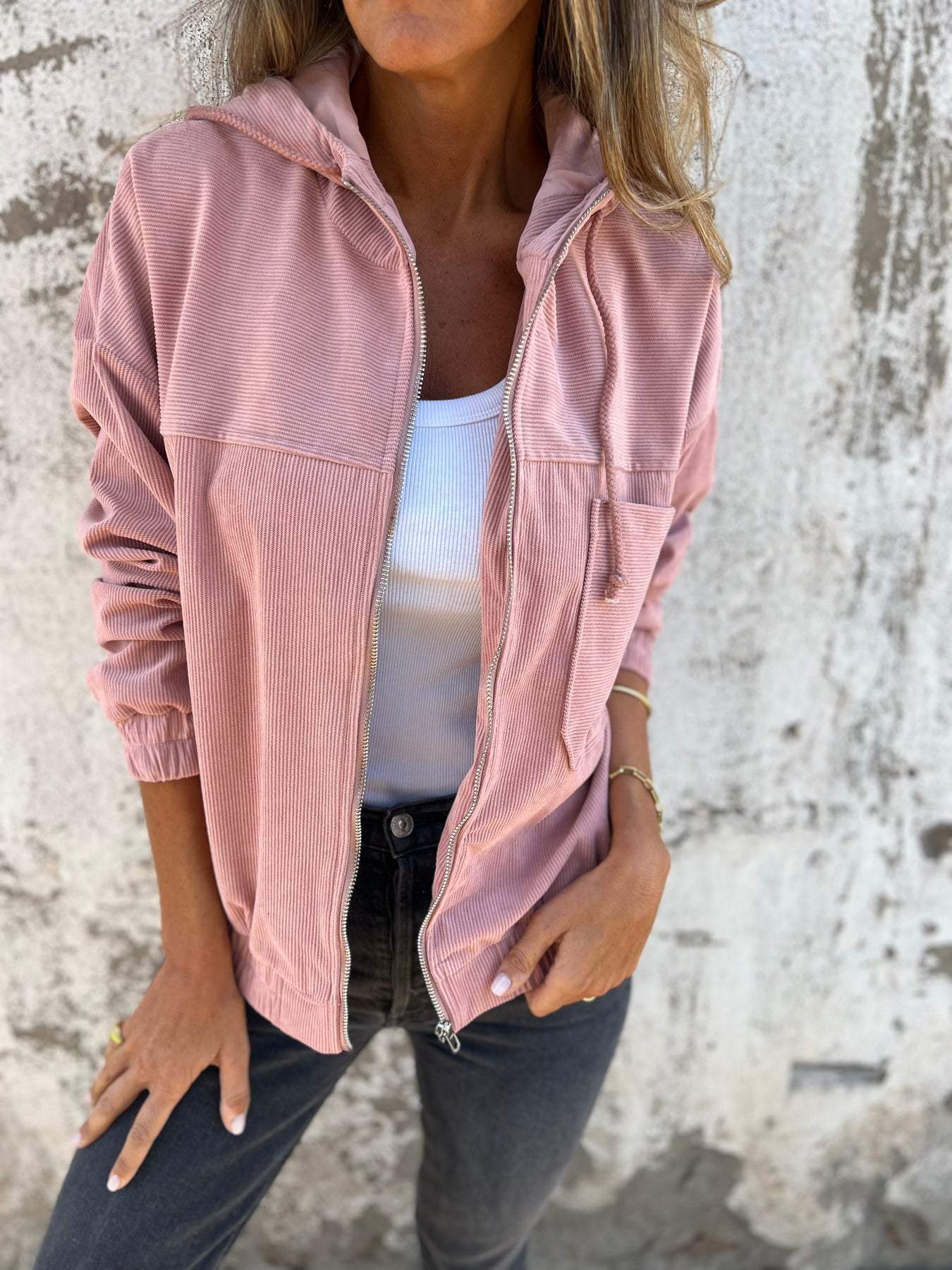 LILA – Casual jacket with hood and zipper