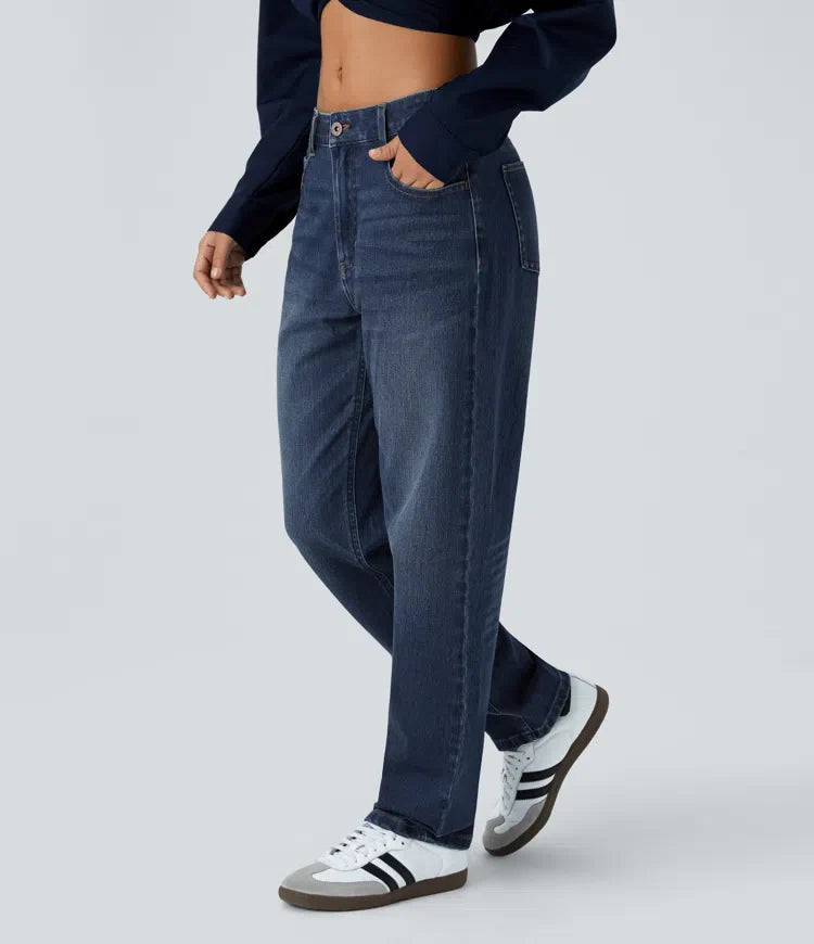 Casual, washed mom jeans in stretch knit denim with buttons, zip and multiple pockets