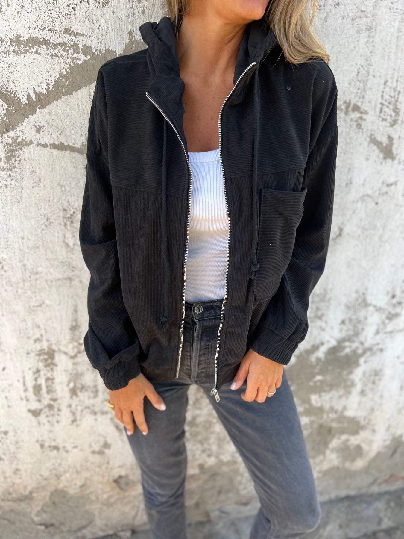 LILA – Casual jacket with hood and zipper