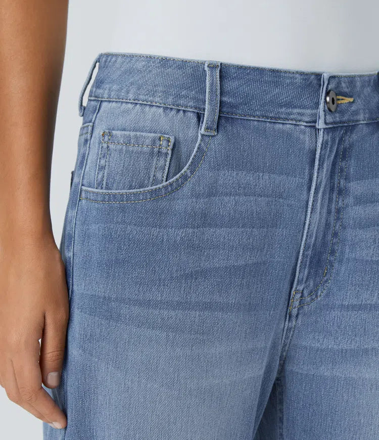 Casual, washed mom jeans in stretch knit denim with buttons, zip and multiple pockets