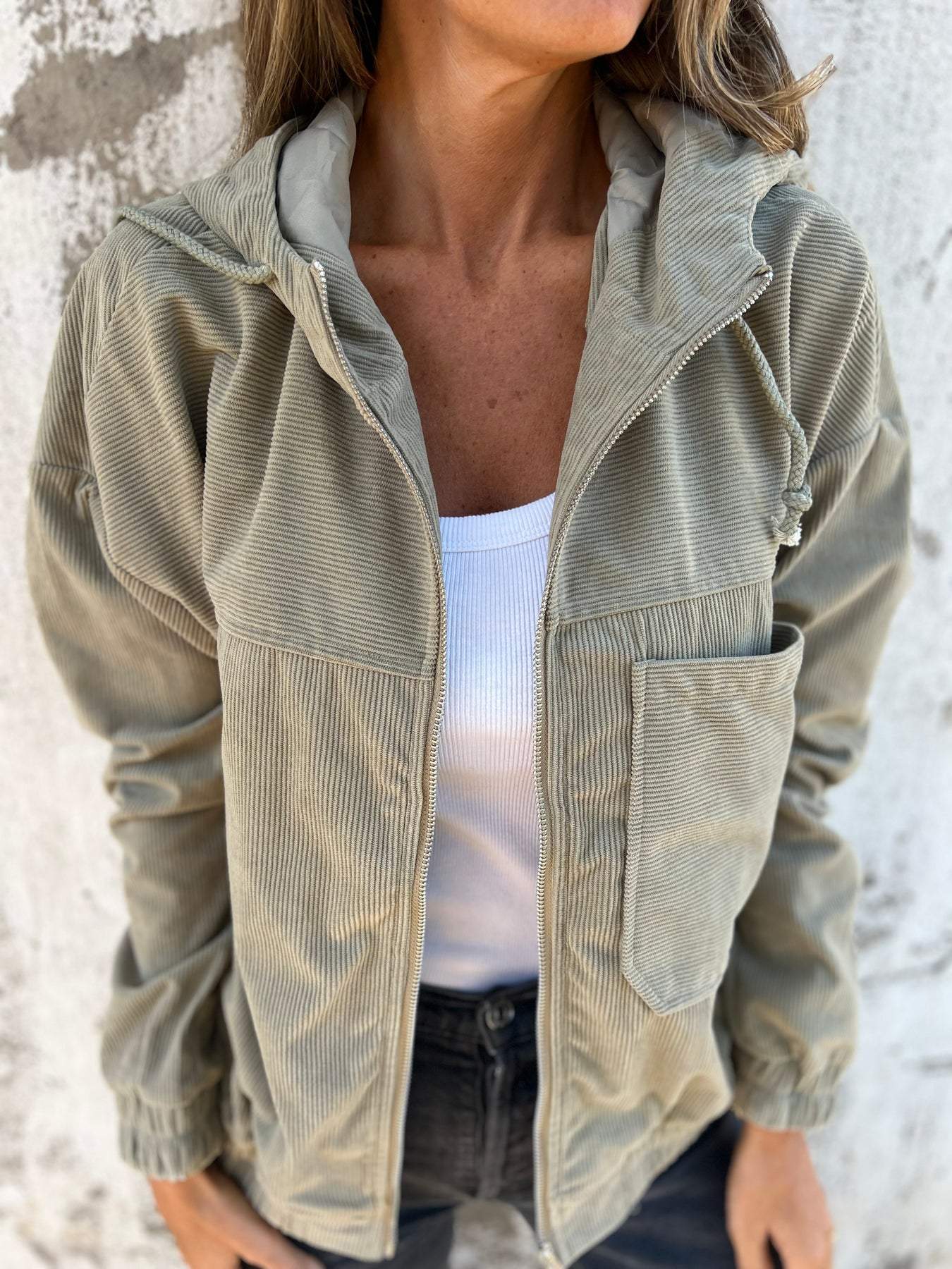 LILA – Casual jacket with hood and zipper