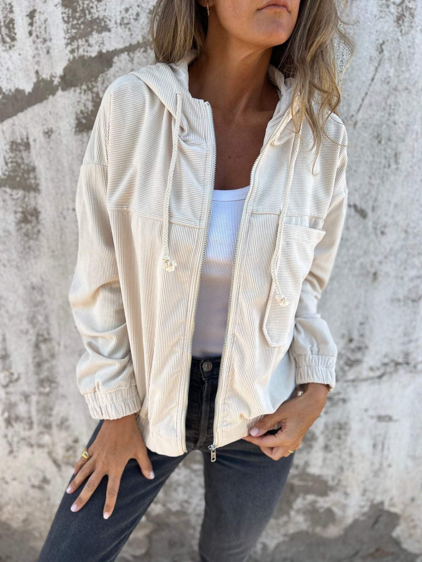 LILA – Casual jacket with hood and zipper
