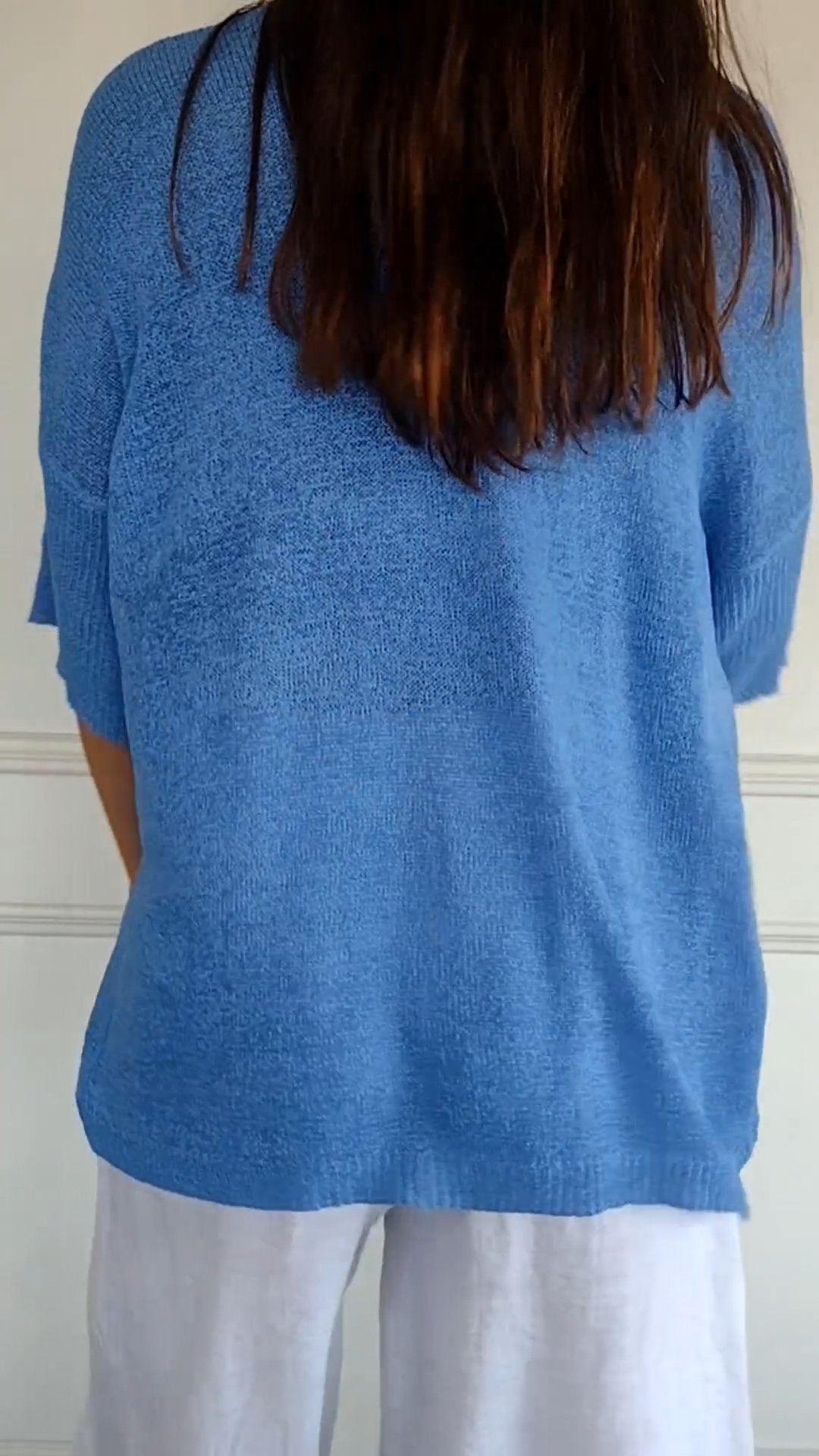 LUNA™ | Plain-colored knitted top with V-neckline