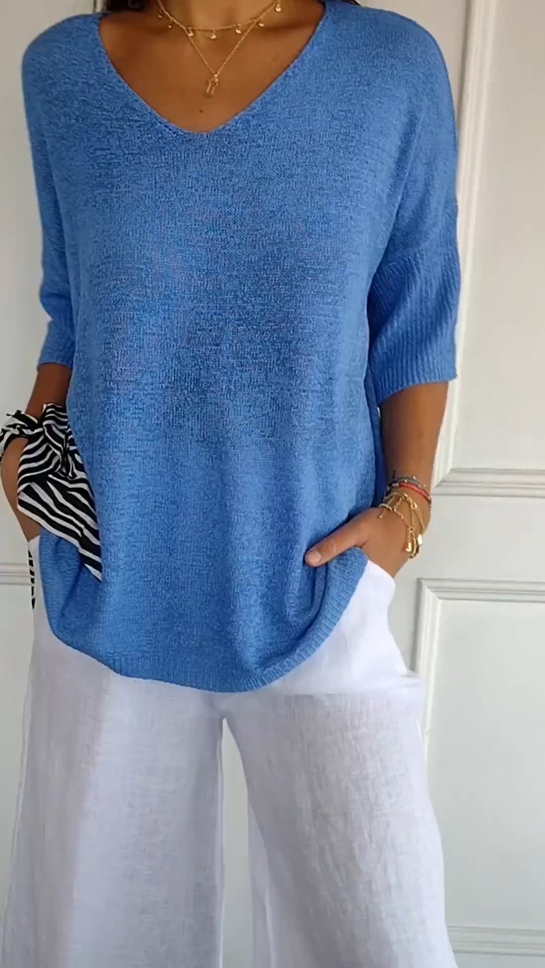 LUNA™ | Plain-colored knitted top with V-neckline