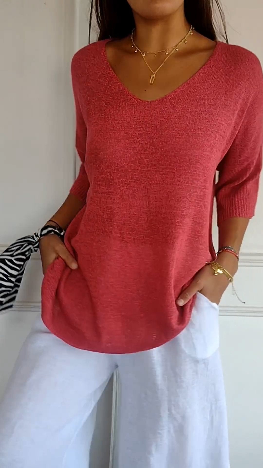 LUNA™ | Plain-colored knitted top with V-neckline